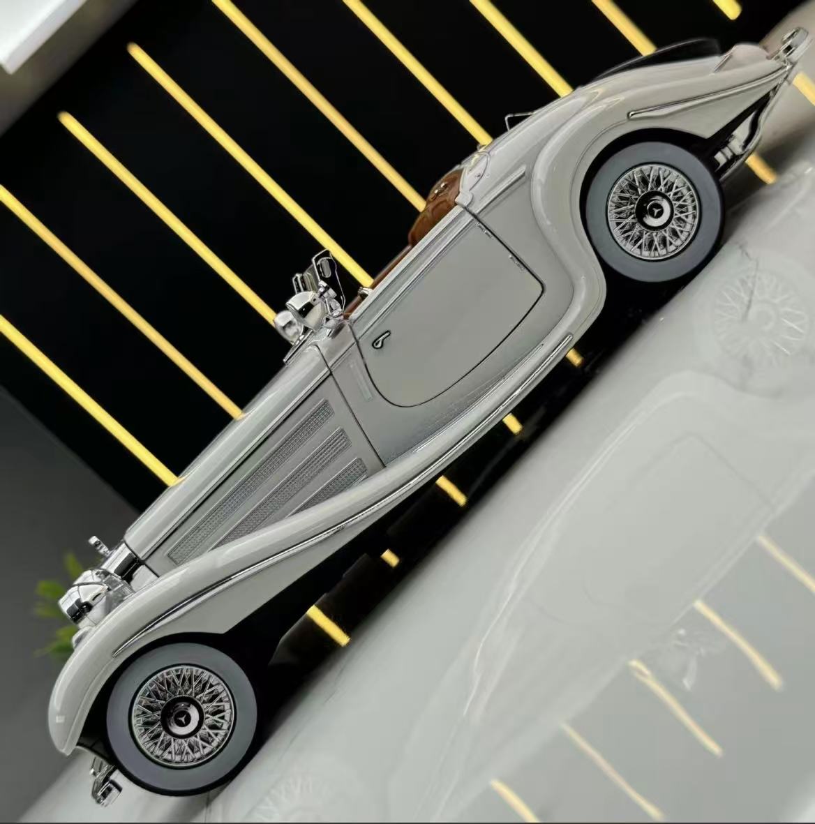 Benz 500K tỉ lệ 1:18