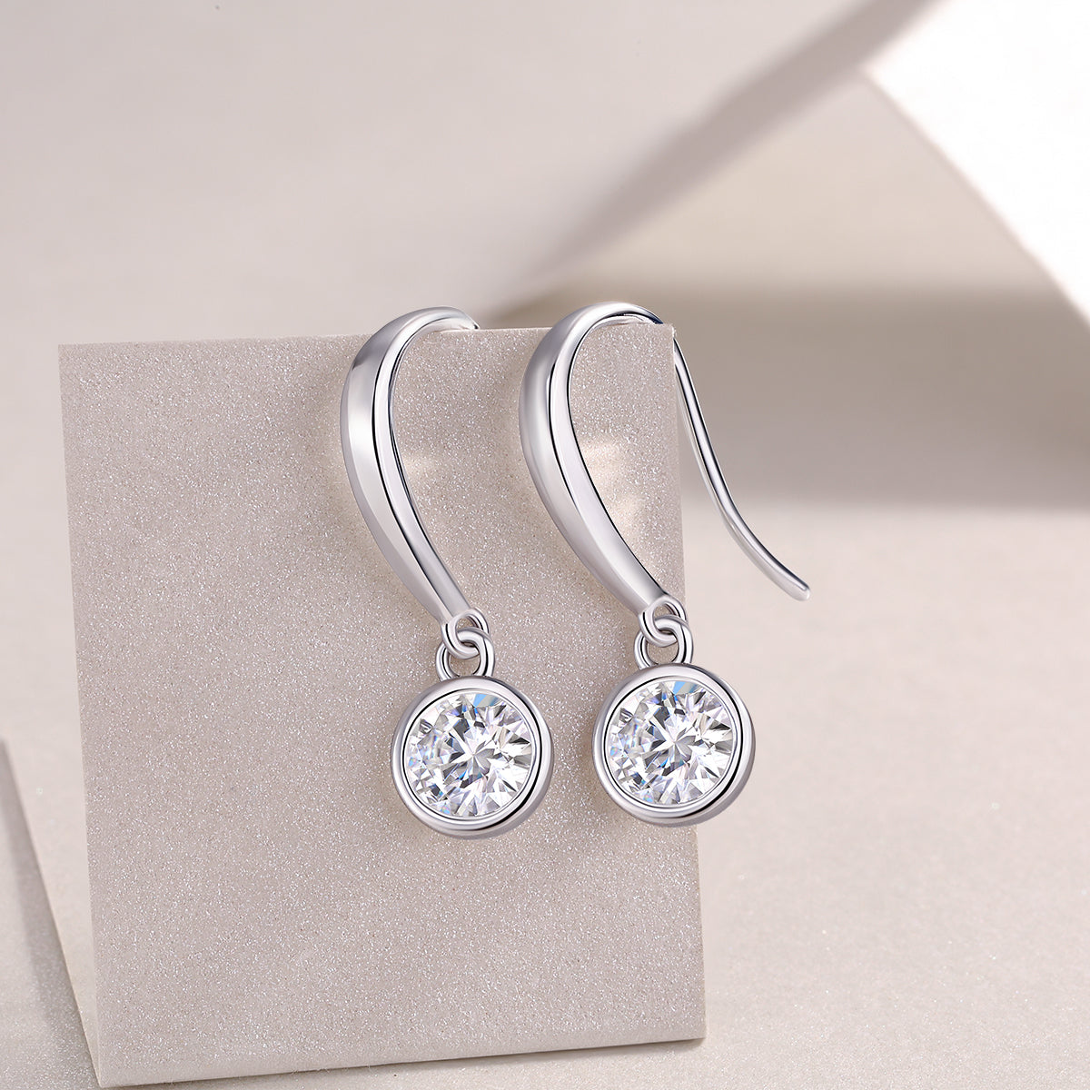 Khuyên tai nữ kim cương Moissanite