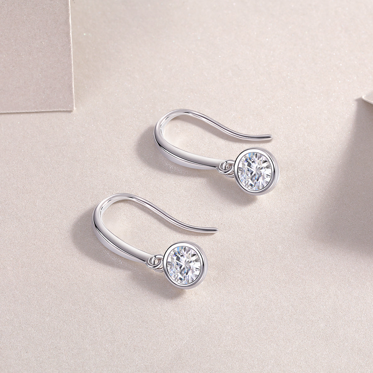 Khuyên tai nữ kim cương Moissanite